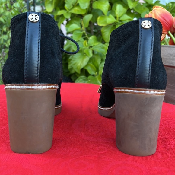 Tory Burch Black Suede Sherpa Lined Heeled Ankle Booties - Picture 7 of 17